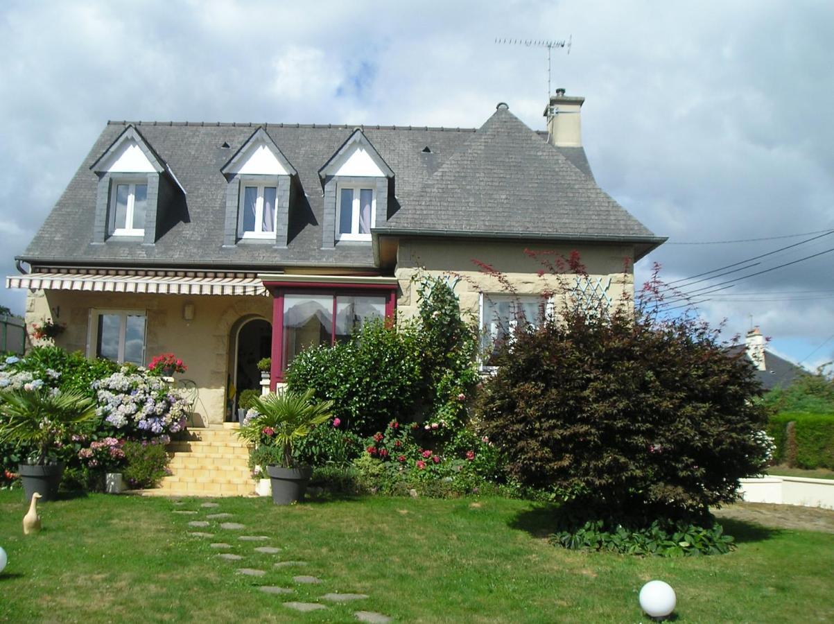 Bed and Breakfast Les Hortensias Saint-Pierre-de-Plesguen Zewnętrze zdjęcie